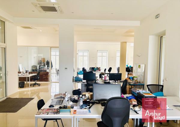 Bureaux à louer à Nîmes terrasse de 200 m² et grande luminosité