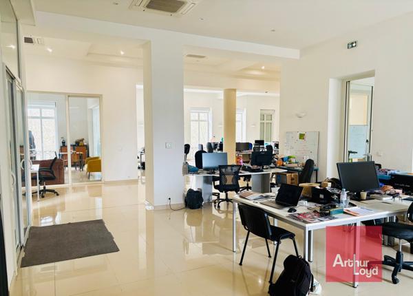 Bureaux à louer à Nîmes terrasse de 200 m² et grande luminosité