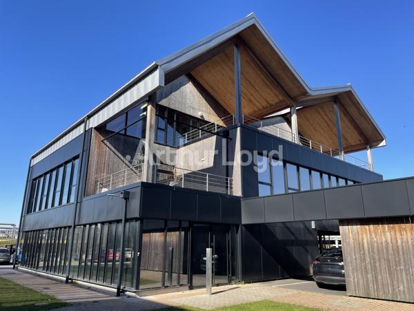 Bureaux à louer à Villeneuve-d'Ascq avec terrasses privatives et parking