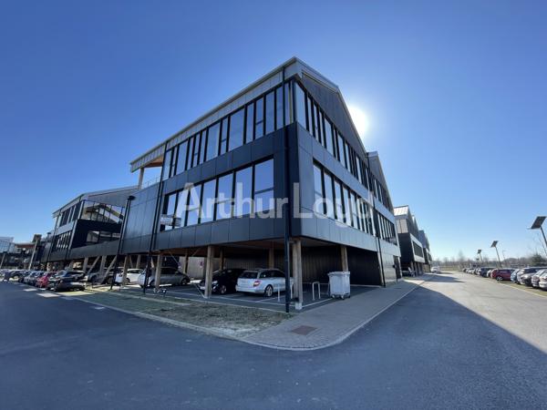 Bureaux à louer à Villeneuve-d'Ascq avec terrasses privatives et parking