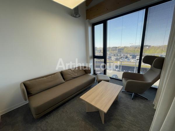 Bureaux à louer à Villeneuve-d'Ascq avec terrasses privatives et parking