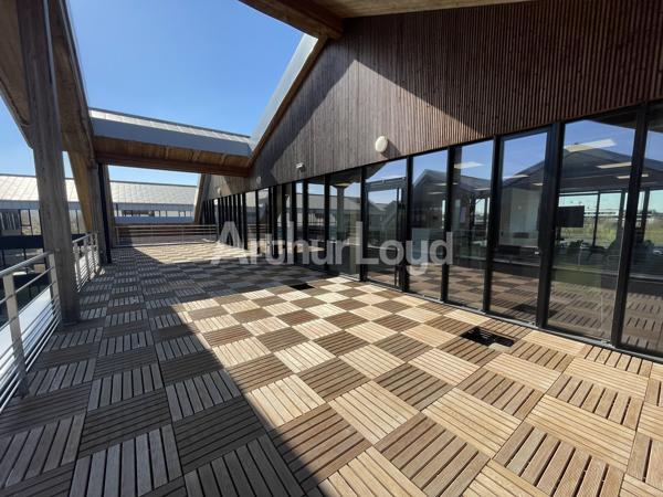 Bureaux à louer à Villeneuve-d'Ascq avec terrasses privatives et parking