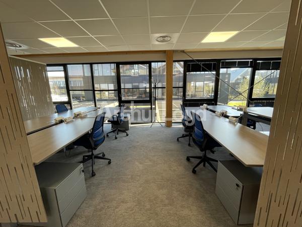 Bureaux à louer à Villeneuve-d'Ascq avec terrasses privatives et parking