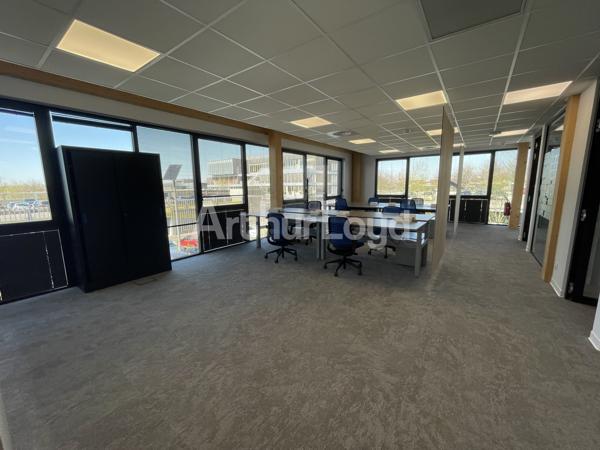 Bureaux à louer à Villeneuve-d'Ascq avec terrasses privatives et parking