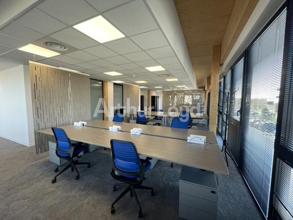 Bureaux à louer à Villeneuve-d'Ascq avec terrasses privatives et parking