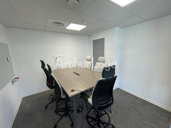 Bureaux à louer à Villeneuve-d'Ascq avec terrasses privatives et parking