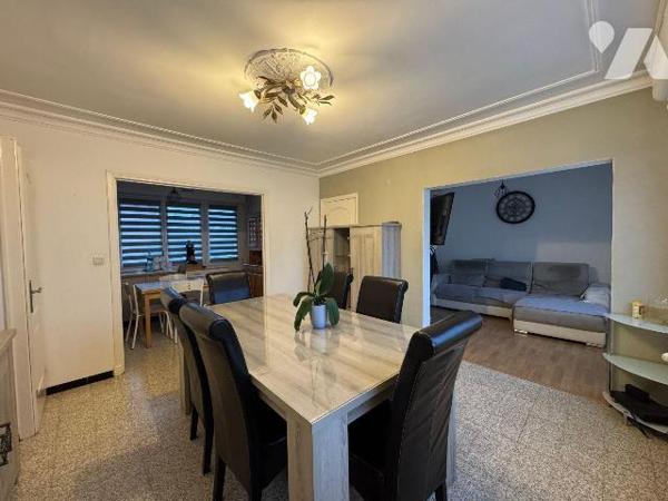 Maison semi-mitoyenne de 77 m² bâtie sur un terrain de 250 m²,  idéale pour une famille ou inve...