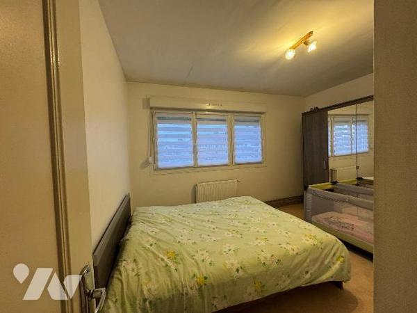 Maison semi-mitoyenne de 77 m² bâtie sur un terrain de 250 m²,  idéale pour une famille ou inve...