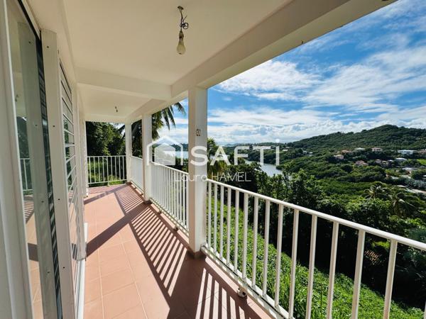 Maison avec une vue panaromique.