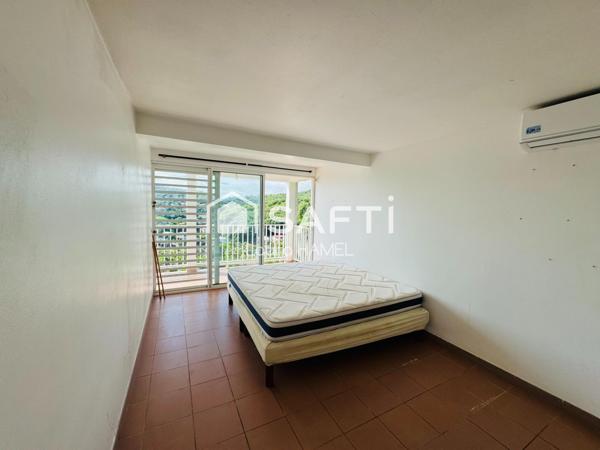 Maison avec une vue panaromique.