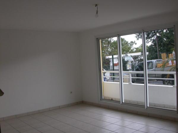 A louer - Studio 20 m² - proche lycée Roland Garros - 425.35 € CC - disponible