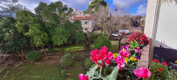 NIMES à vendre T5 de 84 m² 3 chambres, garage, balcon, jardin commun, secteur Croix de Fer.