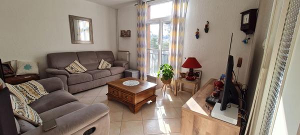 NIMES à vendre T5 de 84 m² 3 chambres, garage, balcon, jardin commun, secteur Croix de Fer.