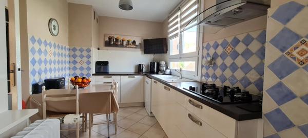 NIMES à vendre T5 de 84 m² 3 chambres, garage, balcon, jardin commun, secteur Croix de Fer.