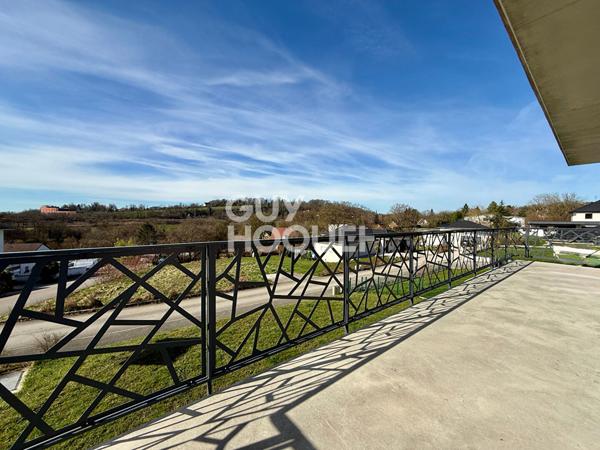 Maison familiale contemporaine avec vue dégagée