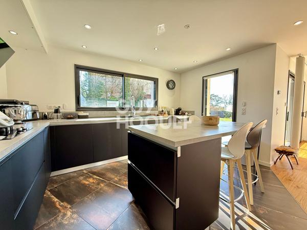 Maison familiale contemporaine avec vue dégagée