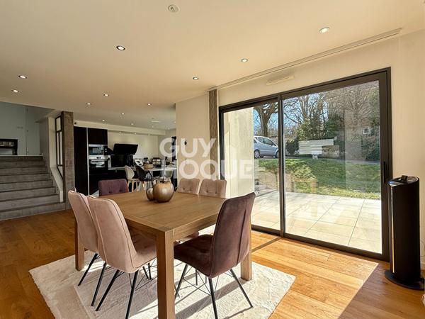 Maison familiale contemporaine avec vue dégagée