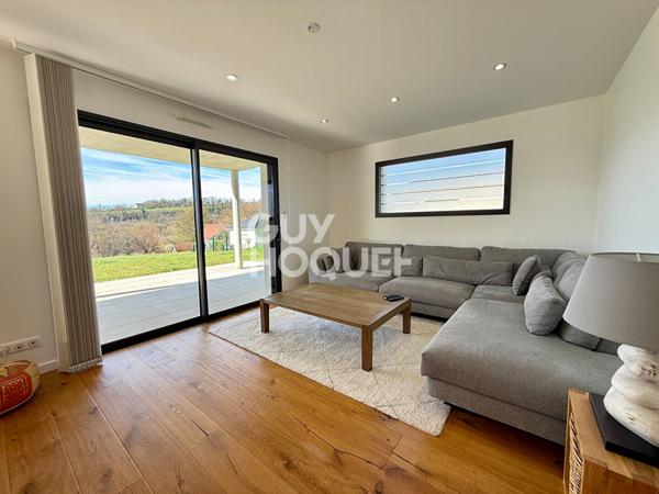 Maison familiale contemporaine avec vue dégagée