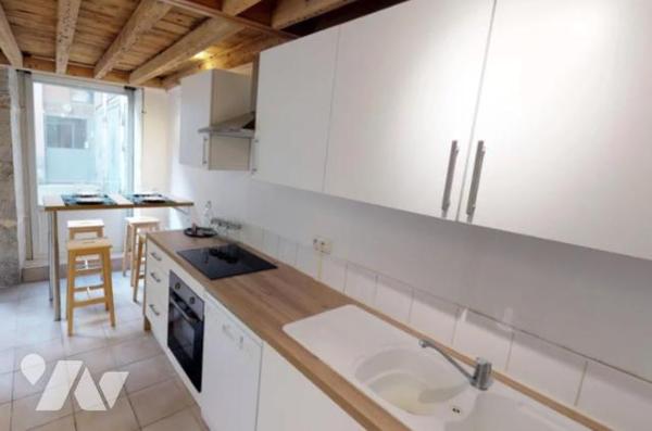 Bellecour/Ainay, local de 81 m² dont 62,34 carrez en duplex avec accès indépendant sur cour.