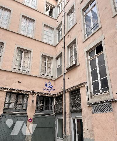 Bellecour/Ainay, local de 81 m² dont 62,34 carrez en duplex avec accès indépendant sur cour.