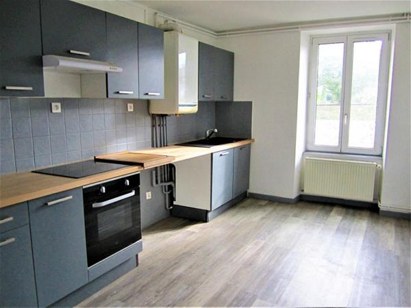 Immeuble de 430 m2 habitables composé de 4 appartements à Vesoul 70000  au prix de 209 000 Euros