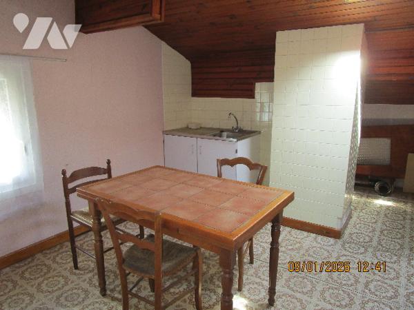 Maison d'habitation sur sous-sol  composée de 9 pièces avec terrain de 14 a env clos et arboré