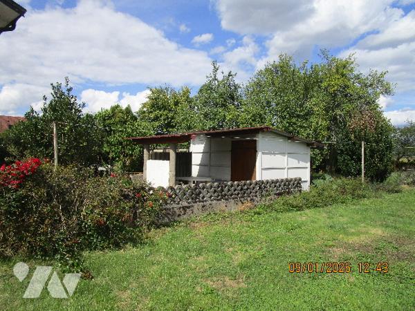 Maison d'habitation sur sous-sol  composée de 9 pièces avec terrain de 14 a env clos et arboré