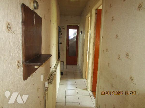 Maison d'habitation sur sous-sol  composée de 9 pièces avec terrain de 14 a env clos et arboré