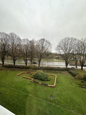 REIMS - SAINT-REMI - Type 4 avec vue imprenable sur le canal