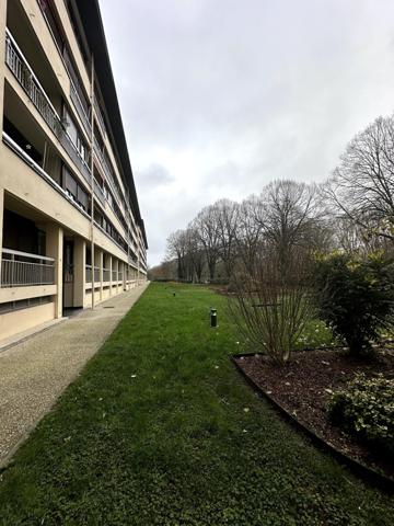 REIMS - SAINT-REMI - Type 4 avec vue imprenable sur le canal