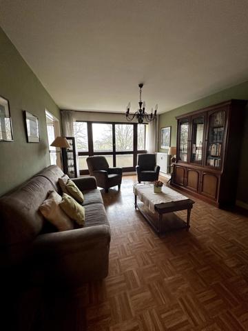 REIMS - SAINT-REMI - Type 4 avec vue imprenable sur le canal