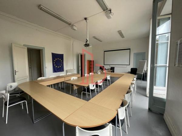 Bureau de 470 m² à louer à Bordeaux Jardin Public Quinconces