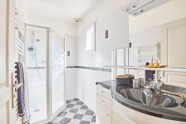 Vernègues à vendre ? Villa 180 m² avec jardin et piscine, proche d'Aix-en-Provence