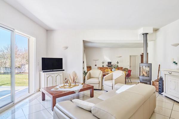 Vernègues à vendre ? Villa 180 m² avec jardin et piscine, proche d'Aix-en-Provence