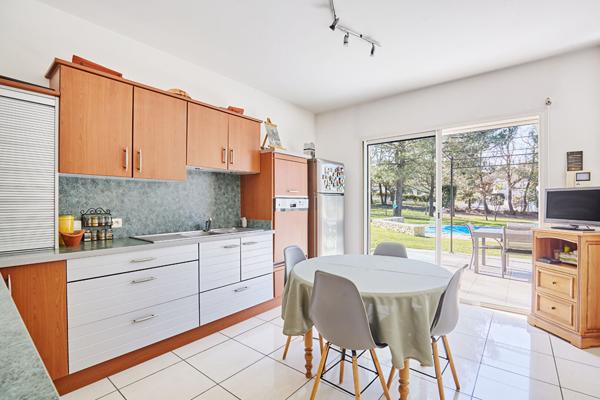 Vernègues à vendre ? Villa 180 m² avec jardin et piscine, proche d'Aix-en-Provence