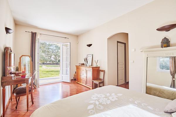 Vernègues à vendre ? Villa 180 m² avec jardin et piscine, proche d'Aix-en-Provence