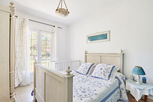 Vernègues à vendre ? Villa 180 m² avec jardin et piscine, proche d'Aix-en-Provence