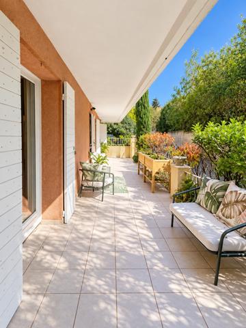 Rez-de-jardin 5 pièces de 179 m² à Marseille 13009, 4 chambres