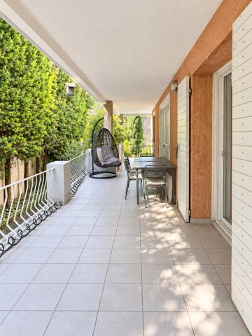Rez-de-jardin 5 pièces de 179 m² à Marseille 13009, 4 chambres