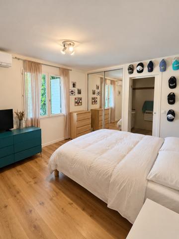 Rez-de-jardin 5 pièces de 179 m² à Marseille 13009, 4 chambres