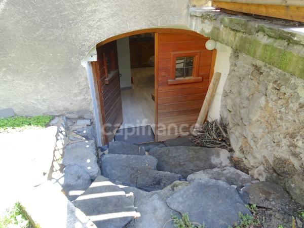 En Savoie (73), à vendre Vallée de La Maurienne, maison P8 rénovée, cave, voutes, terrain, combles, stations de ski, 3 vallées