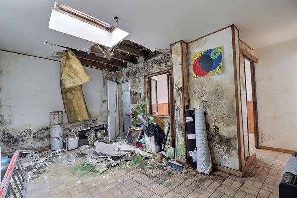 EXCLUSIVITÉ ERA ! BIEN ATYPIQUE À RÉNOVER AVEC FORT POTENTIEL À COLOMBES