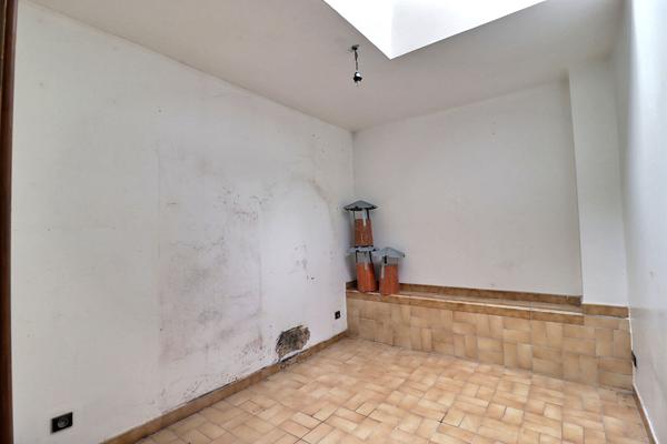 EXCLUSIVITÉ ERA ! BIEN ATYPIQUE À RÉNOVER AVEC FORT POTENTIEL À COLOMBES