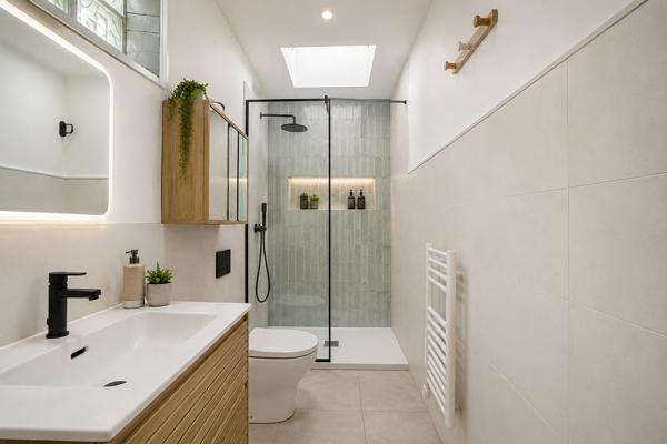 EXCLUSIVITÉ ERA ! BIEN ATYPIQUE À RÉNOVER AVEC FORT POTENTIEL À COLOMBES