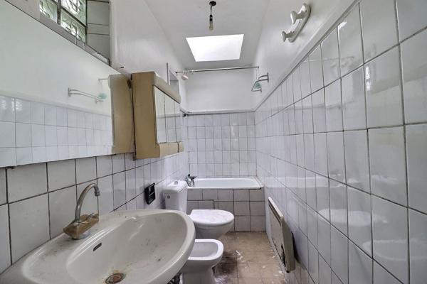 EXCLUSIVITÉ ERA ! BIEN ATYPIQUE À RÉNOVER AVEC FORT POTENTIEL À COLOMBES