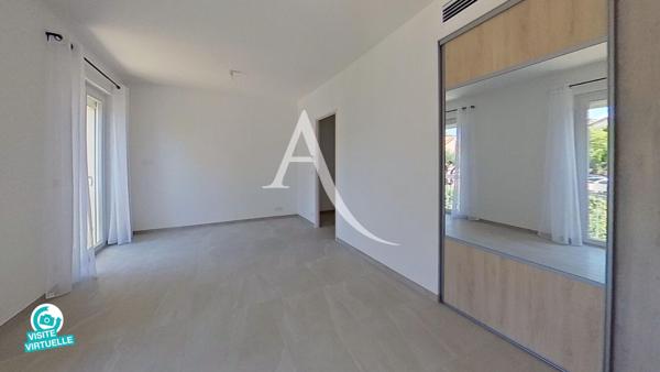 RARE AU COEUR DE PÉROLS -VILLA À TOIT PLAT RÉNOVÉE - 180 M2 ENVIRON - 4 CHAMBRES - ABRI DE JARDIN MAÇONNÉ - TERRAIN PISCINABLE DE 450 M2 ENVIRON.