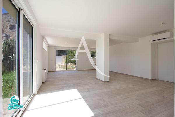 RARE AU COEUR DE PÉROLS -VILLA À TOIT PLAT RÉNOVÉE - 180 M2 ENVIRON - 4 CHAMBRES - ABRI DE JARDIN MAÇONNÉ - TERRAIN PISCINABLE DE 450 M2 ENVIRON.