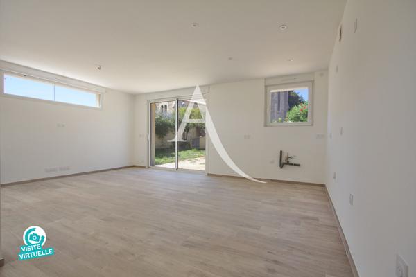 RARE AU COEUR DE PÉROLS -VILLA À TOIT PLAT RÉNOVÉE - 180 M2 ENVIRON - 4 CHAMBRES - ABRI DE JARDIN MAÇONNÉ - TERRAIN PISCINABLE DE 450 M2 ENVIRON.