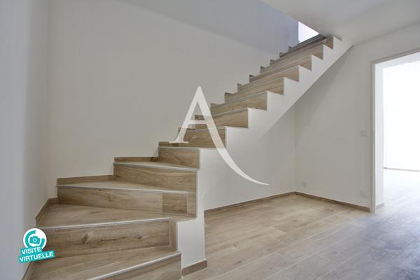 RARE AU COEUR DE PÉROLS -VILLA À TOIT PLAT RÉNOVÉE - 180 M2 ENVIRON - 4 CHAMBRES - ABRI DE JARDIN MAÇONNÉ - TERRAIN PISCINABLE DE 450 M2 ENVIRON.