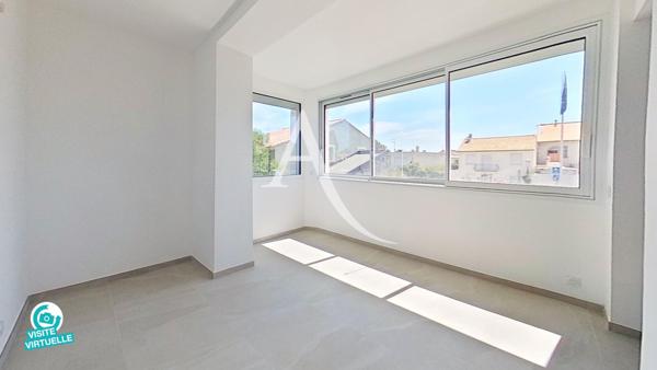 RARE AU COEUR DE PÉROLS -VILLA À TOIT PLAT RÉNOVÉE - 180 M2 ENVIRON - 4 CHAMBRES - ABRI DE JARDIN MAÇONNÉ - TERRAIN PISCINABLE DE 450 M2 ENVIRON.